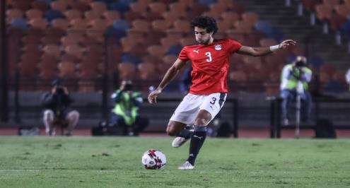 الأول مع المنتخب.. طرد محمد هاني خلال مباراة مصر والجزائر (فيديو)